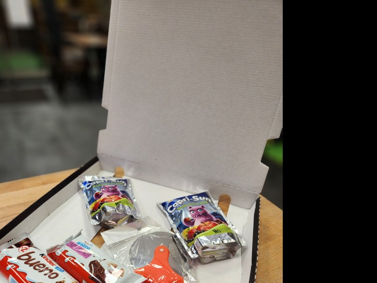 Capri sun + kinder + roulette + huile pimentée