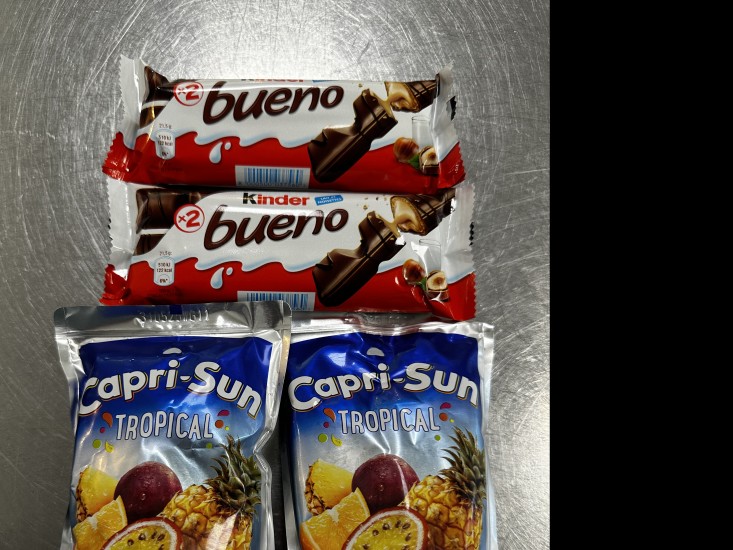 2 Caprisun et 2 Kinder Bueno