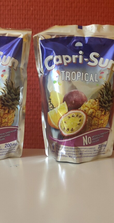 2 Capri-Sun Tropical