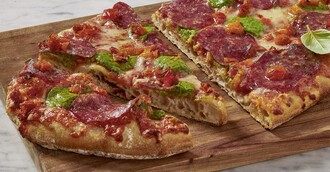 Pizza "Gipfelstürmer" mit Salami super Lecker 29 x 18 cm