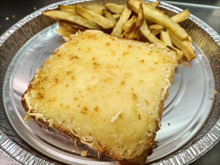 Croque monsieur, frites