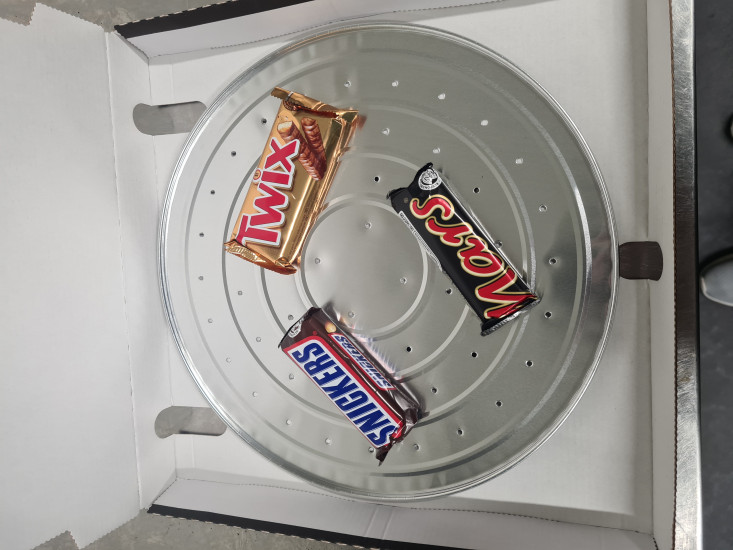 LION MARS SNICKERS